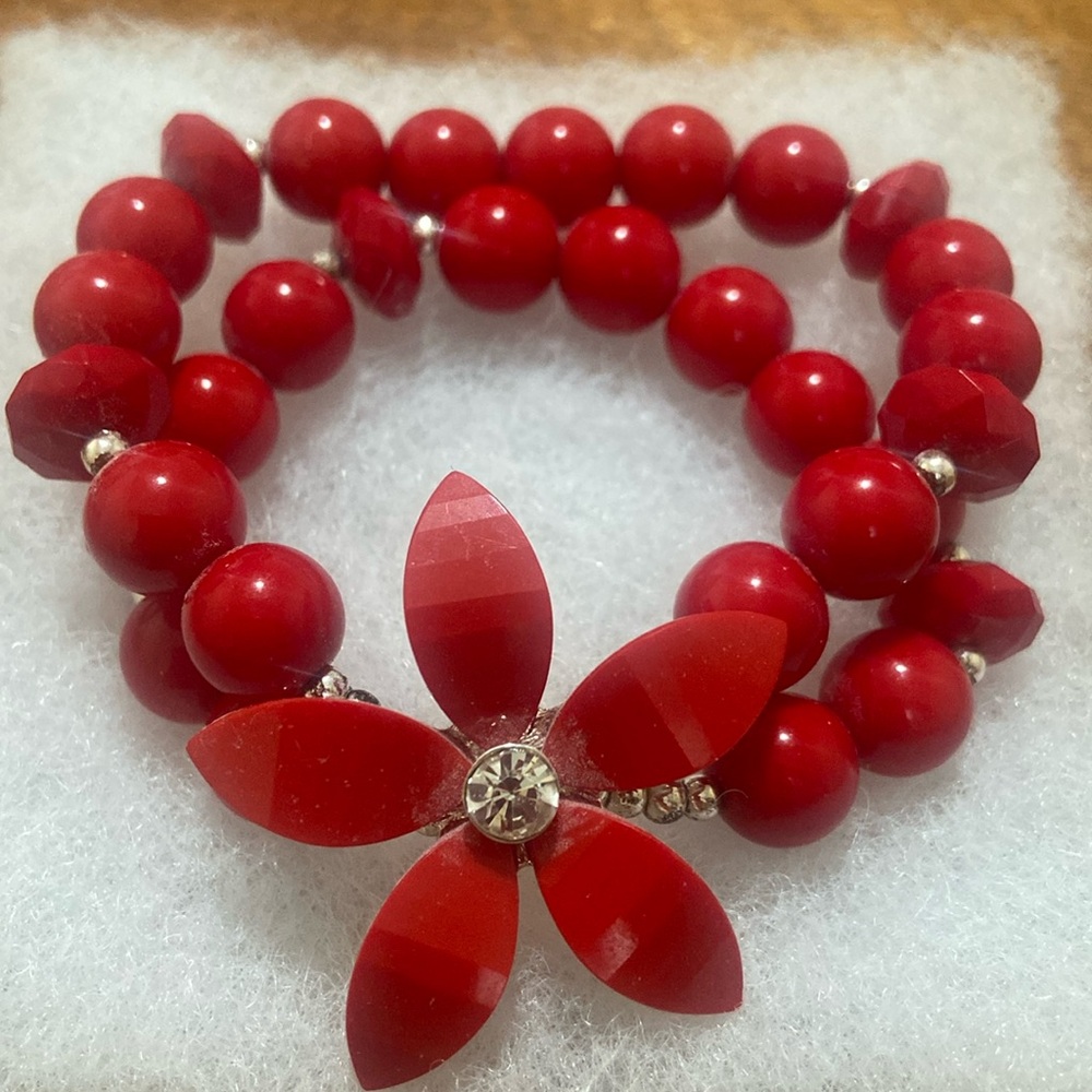 NWOT red flower bangle bracelet. Elastic bands
